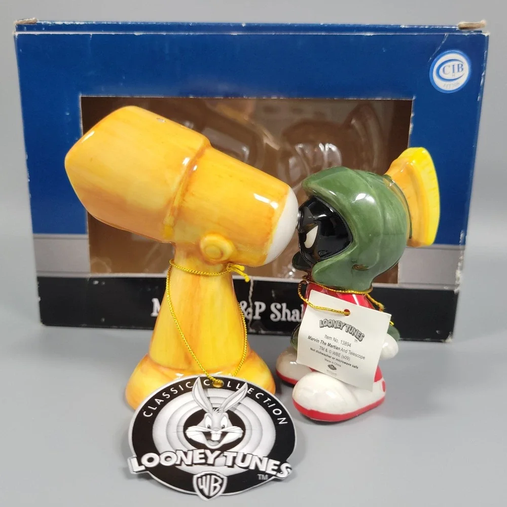 VTG Looney Tunes Marvin The Martian & Telescope Magnetic Salt Pepper Shakers